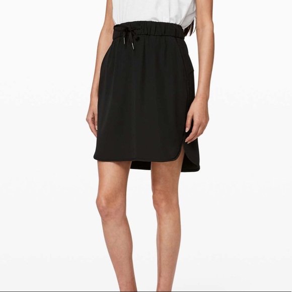 lululemon athletica Dresses & Skirts - Lululemon On the Fly Black Casual Comfy Skirt 8/M